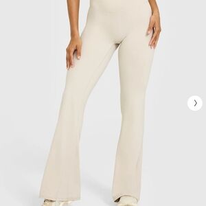 1 Day Left! NWT Oner Active Soft Motion Sand Flare Leggings